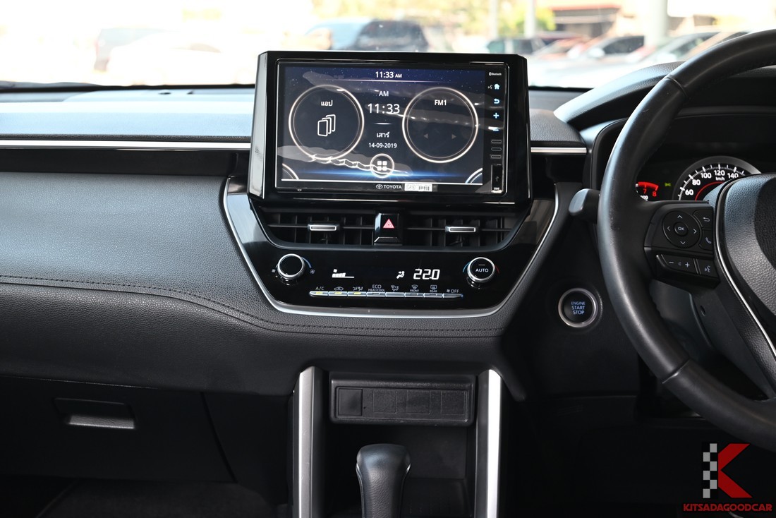 จอกลางและแผงควบคุมแอร์อัตโนมัติ