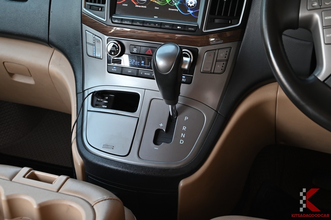คันเกียร์อัตโนมัติและแผงควบคุมแอร์