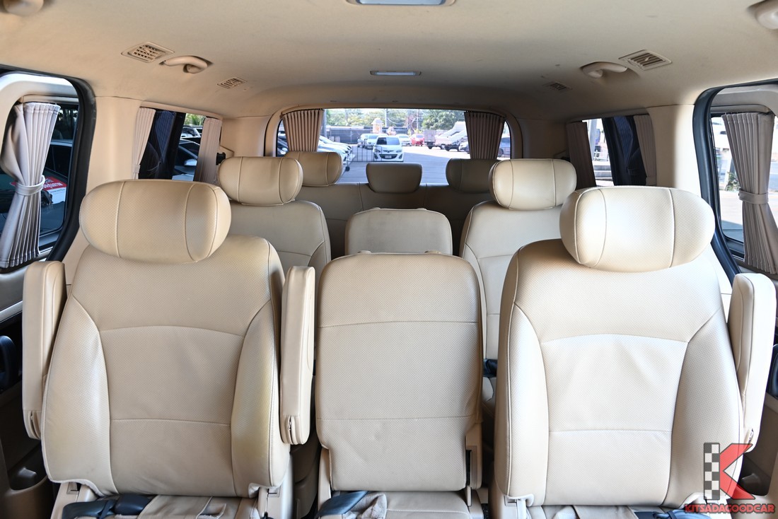 เบาะ 3 แถว ครบ 9 ที่นั่ง