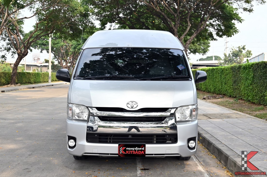 Hiace Commuter 2019 ด้านหน้าตรง สีเงิน
