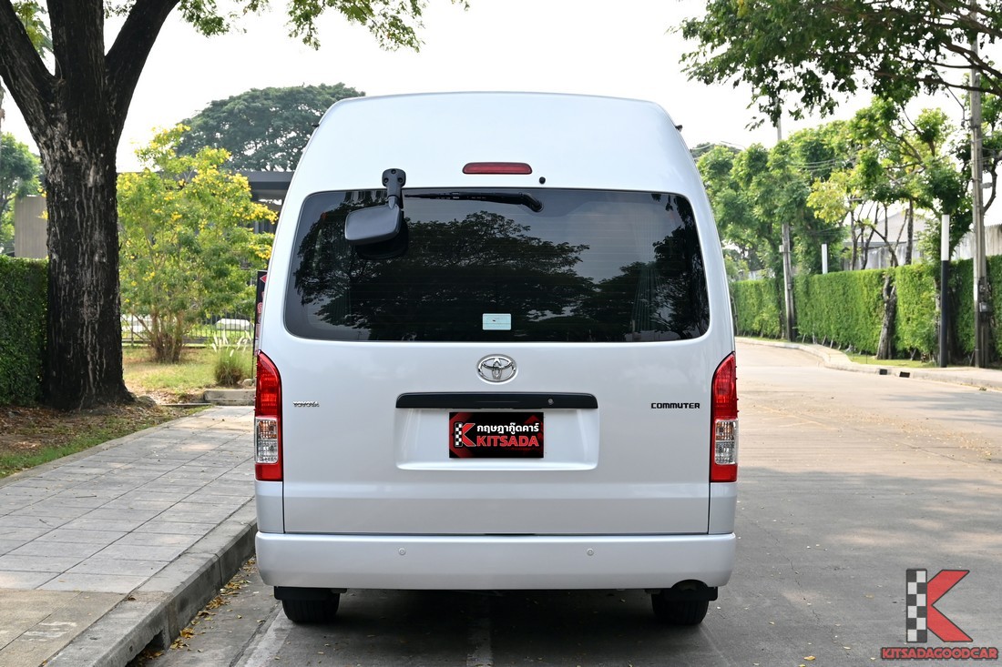 Hiace Commuter 2019 ด้านหลังตรง