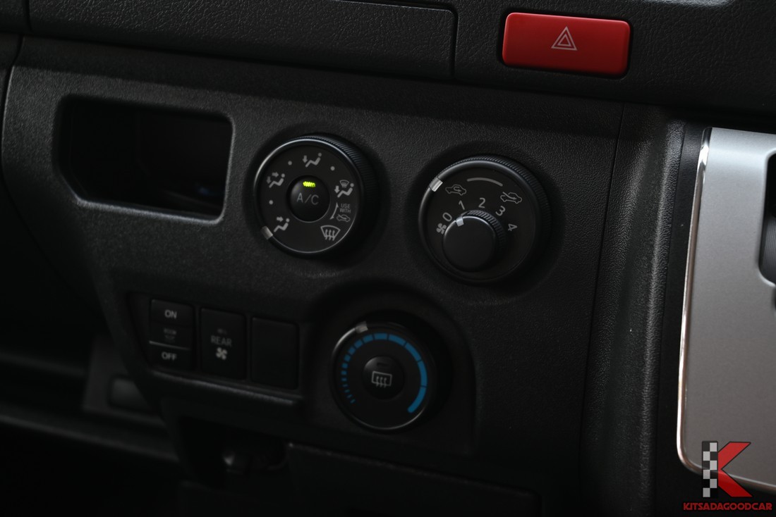 แผงควบคุมระบบปรับอากาศ Hiace