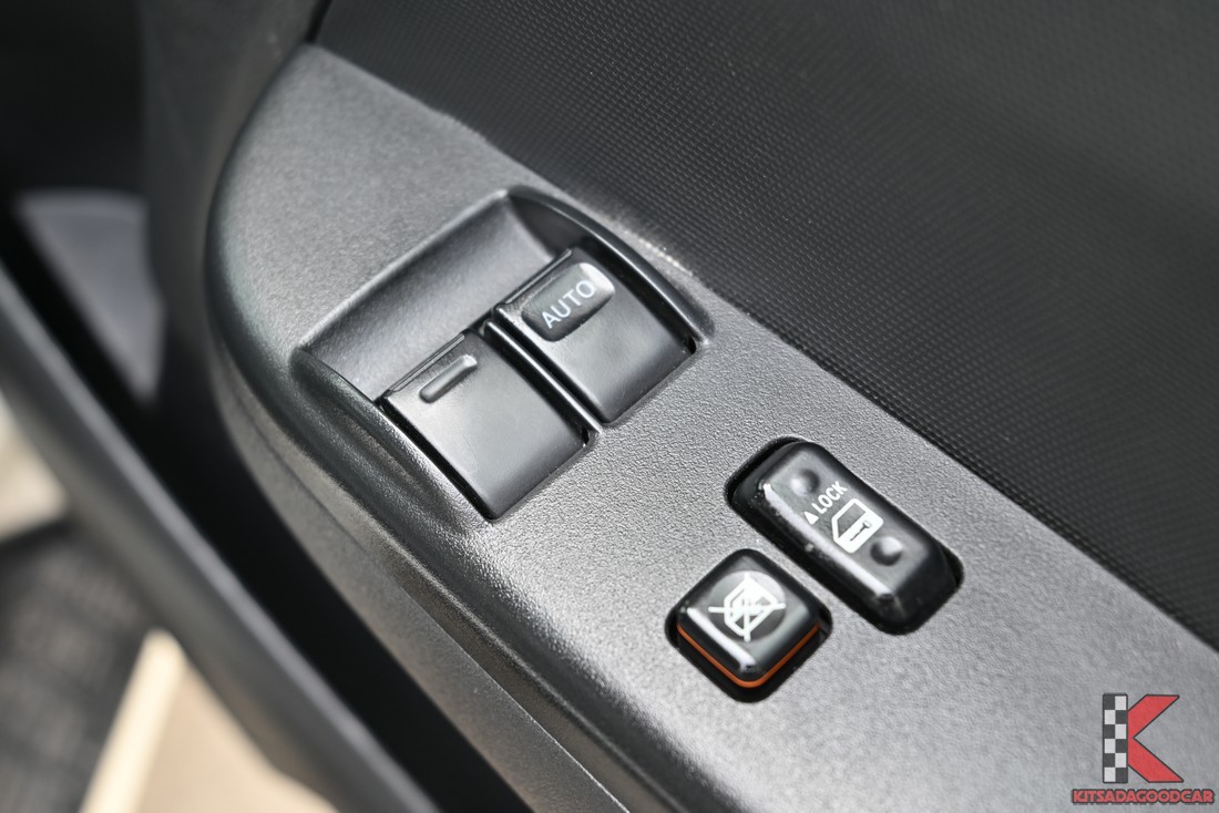 สวิตช์กระจกไฟฟ้า AUTO ฝั่งคนขับ