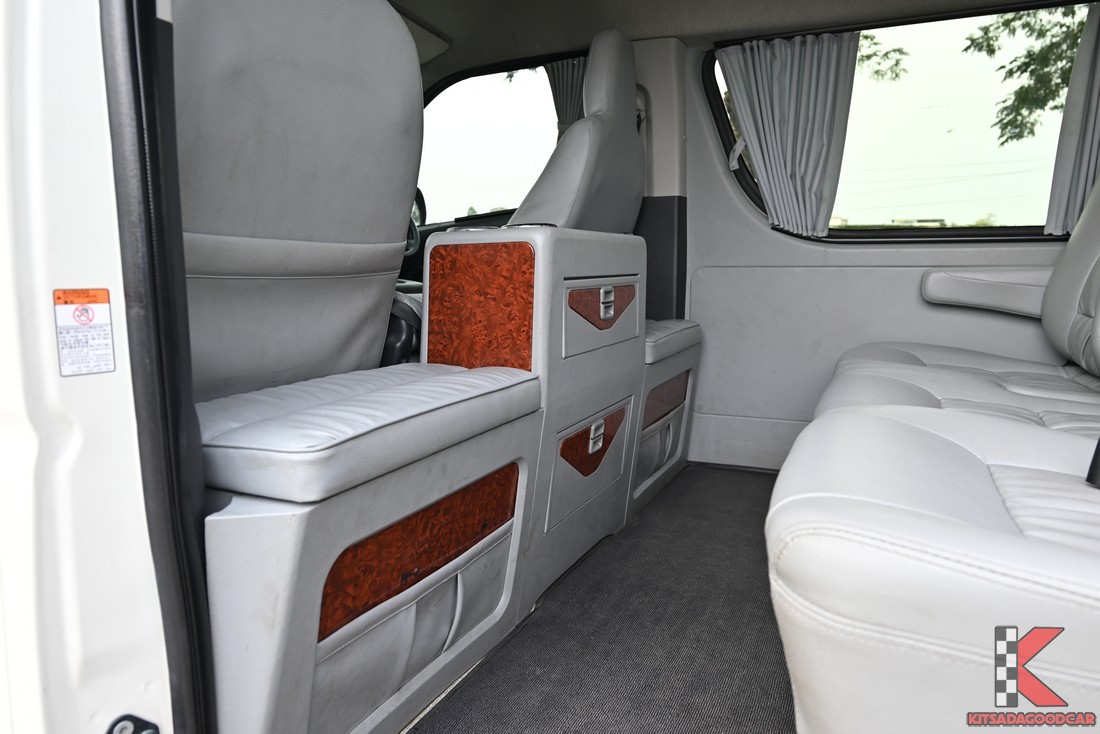 ตู้เก็บของ/คอนโซลกลางตกแต่งลายไม้ (ดัดแปลง)