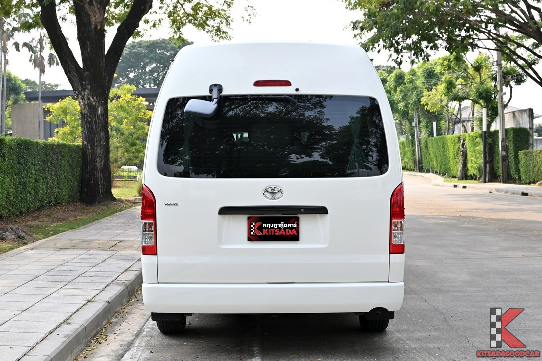Hiace Commuter 2018 ด้านหลังตรง