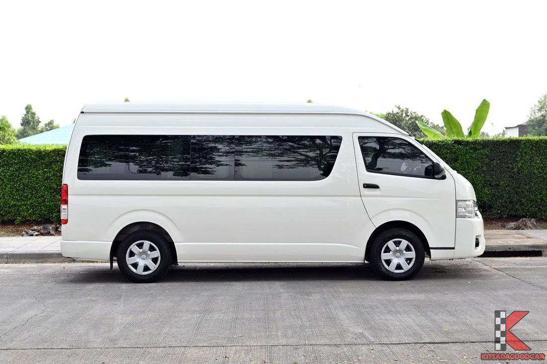 Hiace Commuter 2018 ด้านข้างเต็มคัน