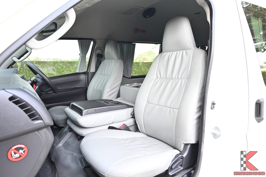 เบาะคู่หน้าและห้องโดยสารตอนหน้า