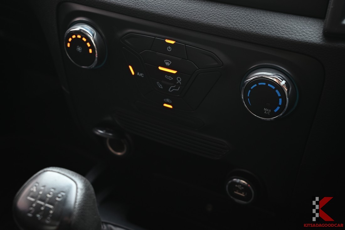 แผงควบคุมแอร์แบบปุ่มหมุน