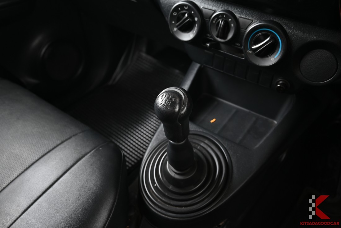 คันเกียร์ธรรมดา 6 จังหวะ Toyota Revo