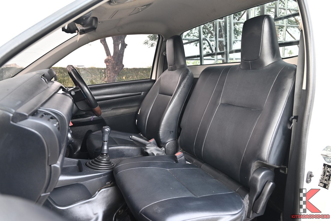 ห้องโดยสาร เบาะคู่หน้า Toyota Revo ตอนเดียว