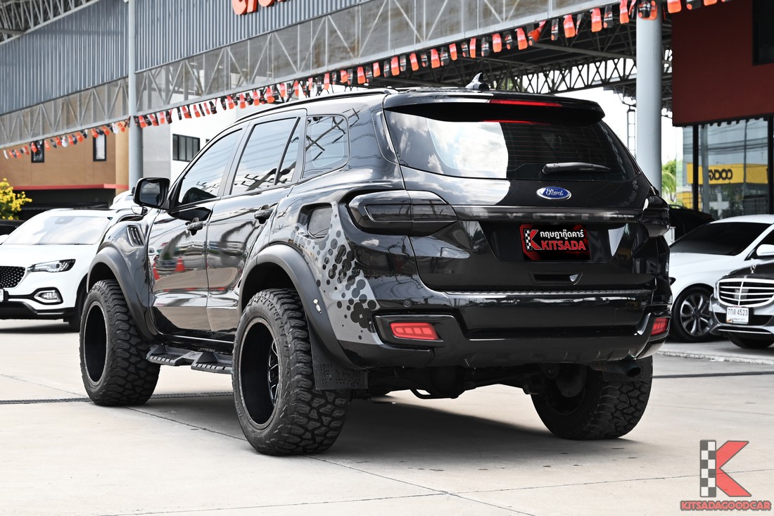 Ford Everest 2020 มุมท้ายเฉียง