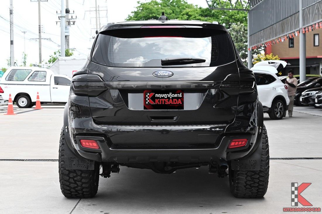 Ford Everest 2020 มุมท้ายตรง