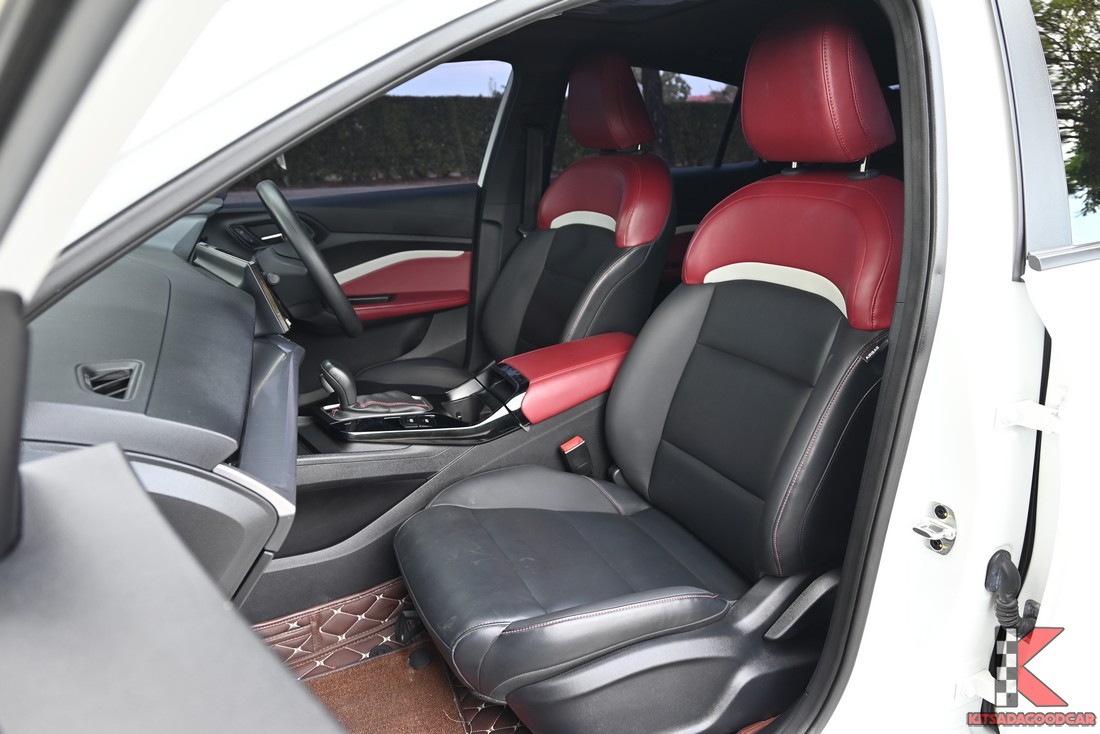 MG5 2021 เบาะคู่หน้า ทูโทน แดง-ดำ