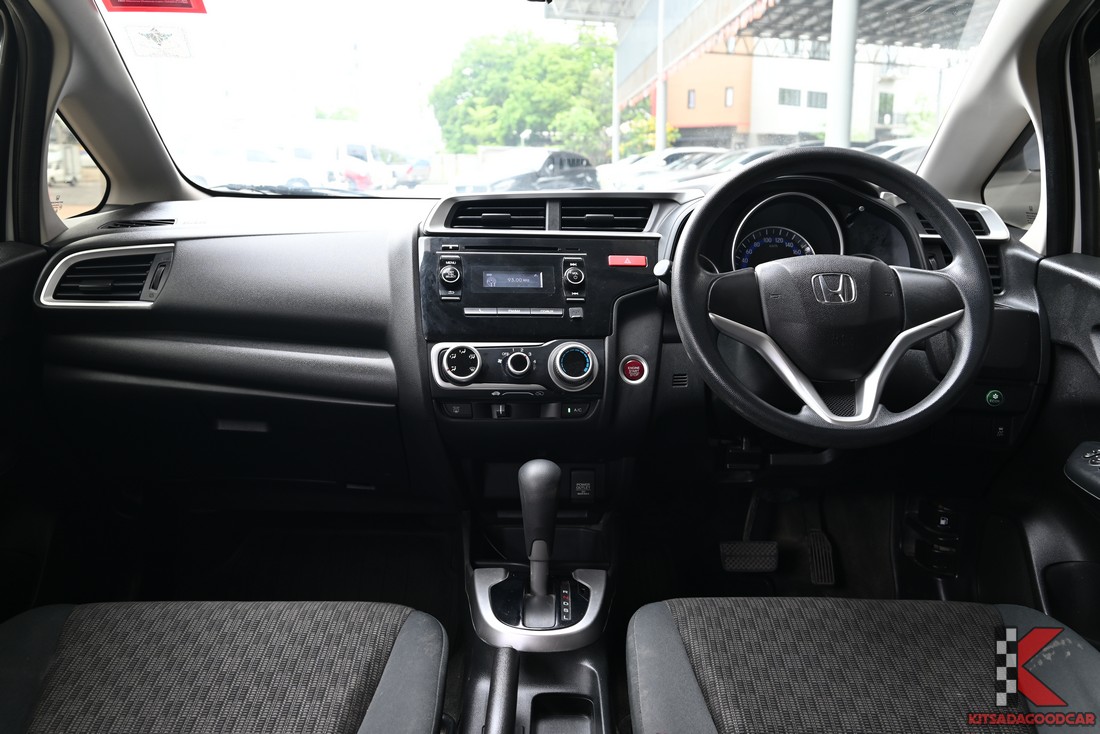 คอนโซลหน้า Honda JAZZ 1.5 V 2015