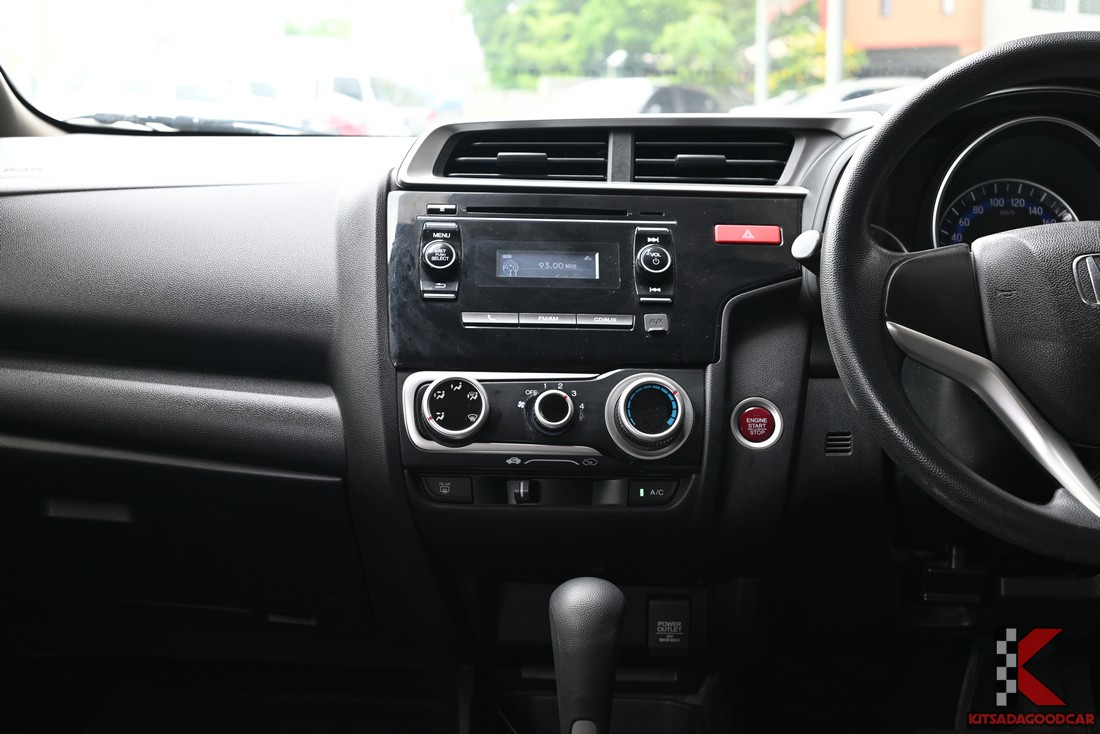 หน้าจอและชุดควบคุม Honda JAZZ 2015