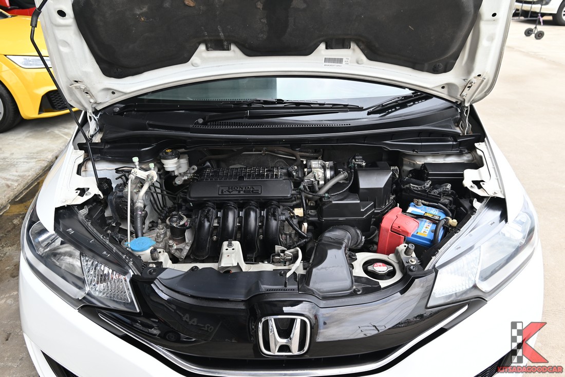 ห้องเครื่อง Honda JAZZ 1.5 VTEC ปี 2015
