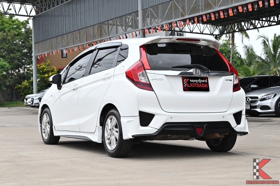 Honda JAZZ 2015 Hatchback มุมท้ายเฉียง
