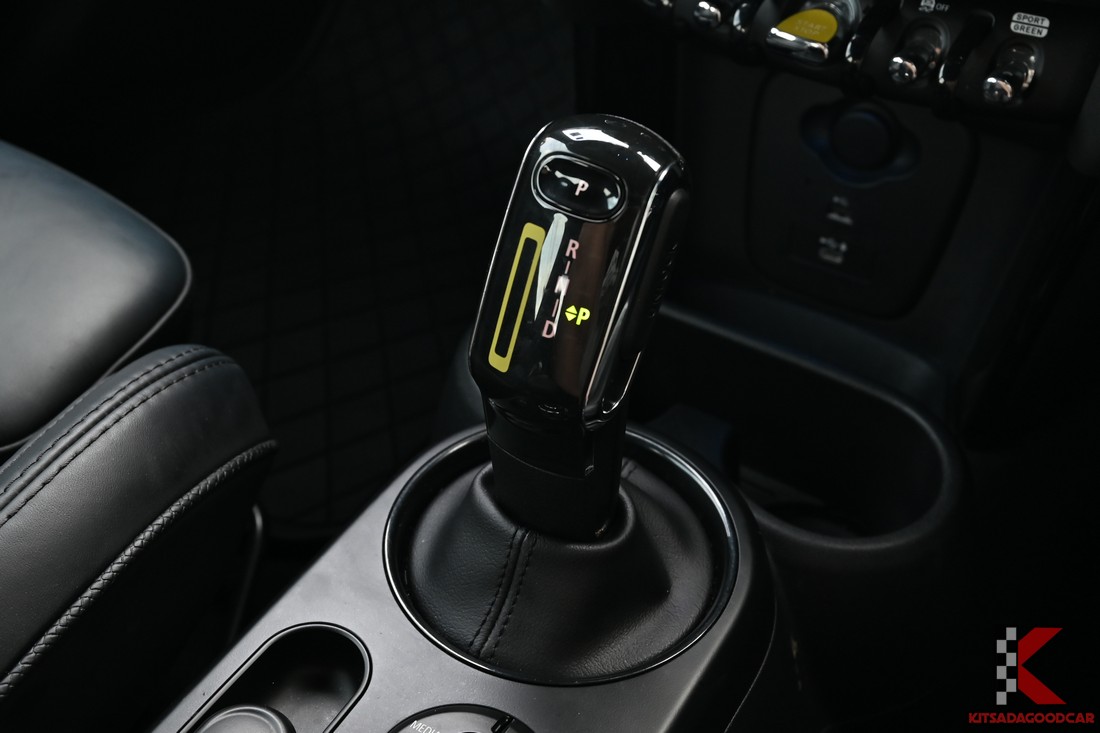 Mini COOPER SE 2022 มือสอง พื้นที่โดยสารด้านหลัง