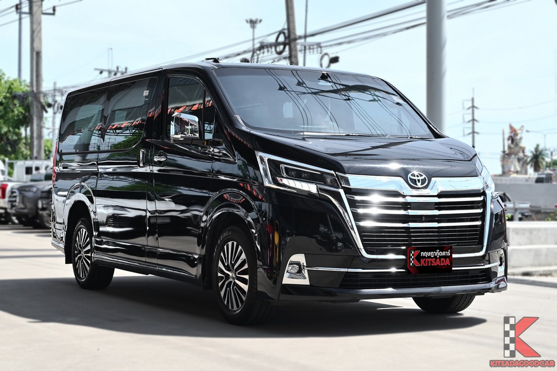 Toyota Majesty 2.8 Grande ปี 2020 มือสอง สีขาว มุมหน้ารถ