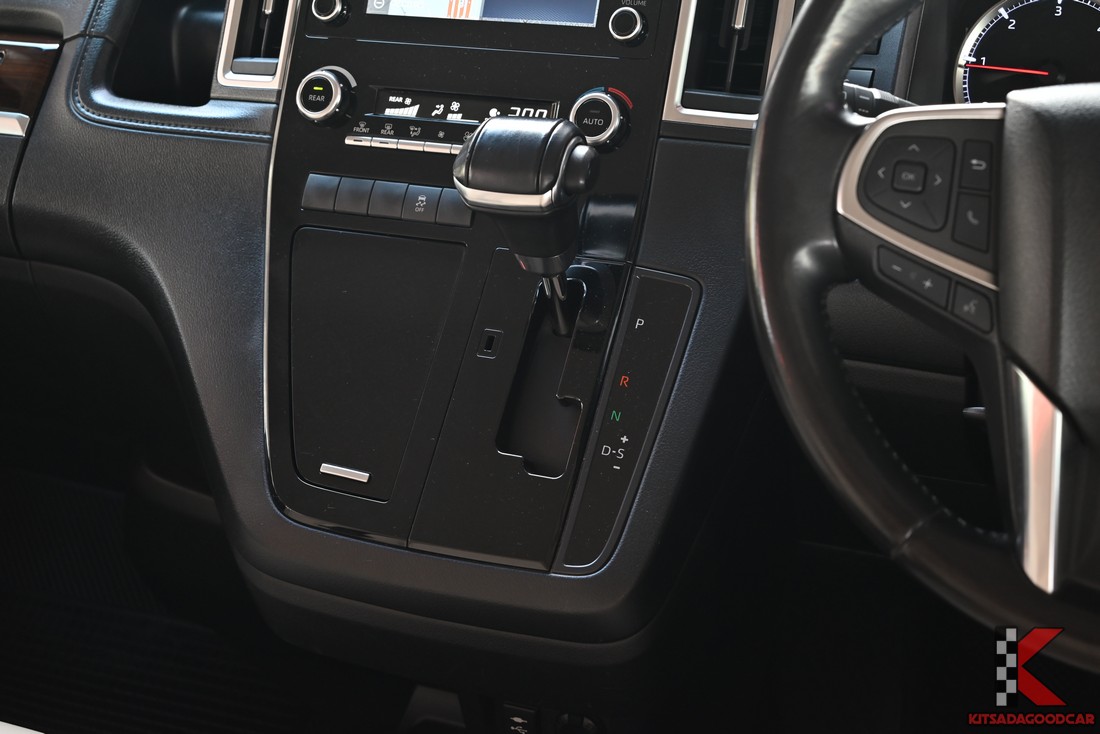 Toyota Majesty 2.8 Grande ปี 2020 แอร์หลังและอุปกรณ์ภายใน