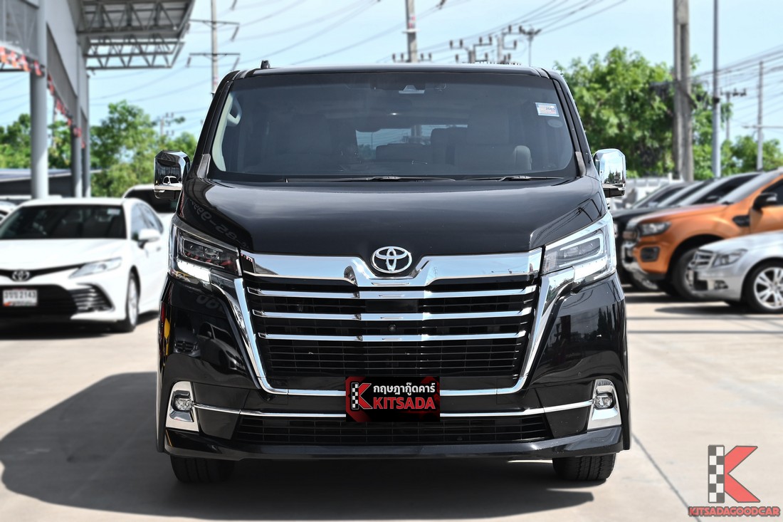 Toyota Majesty 2.8 Grande ปี 2020 มุมหน้าตรง