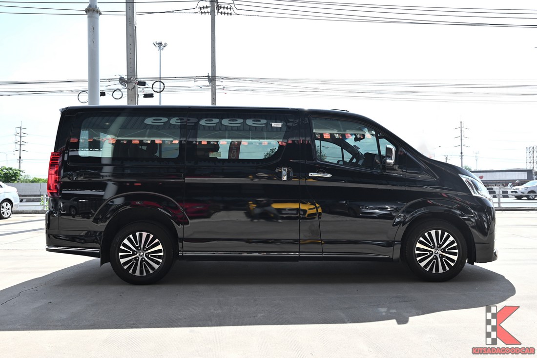 Toyota Majesty 2.8 Grande ปี 2020 ด้านข้างตัวรถ