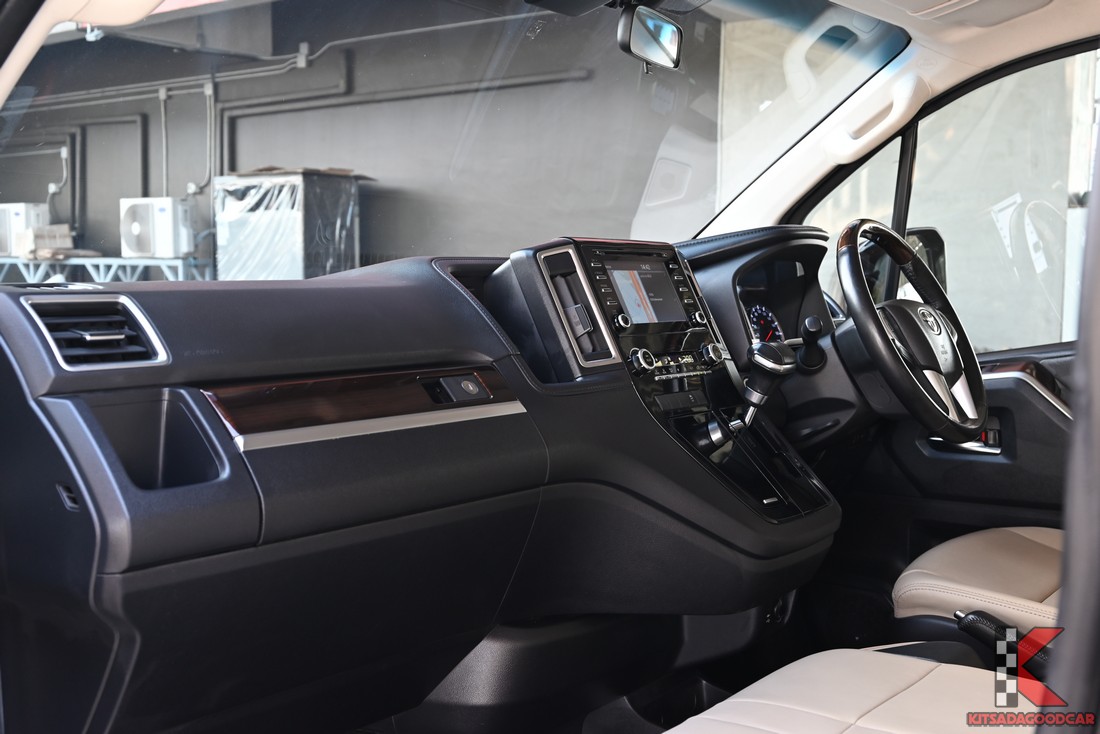 Toyota Majesty 2.8 Grande ปี 2020 ประตูสไลด์ด้านข้าง