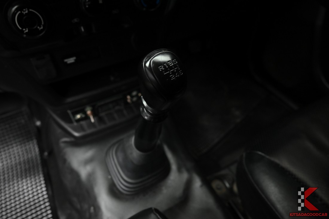 Isuzu D-MAX Spark B 2023 เบาะหน้า 2 ที่นั่ง