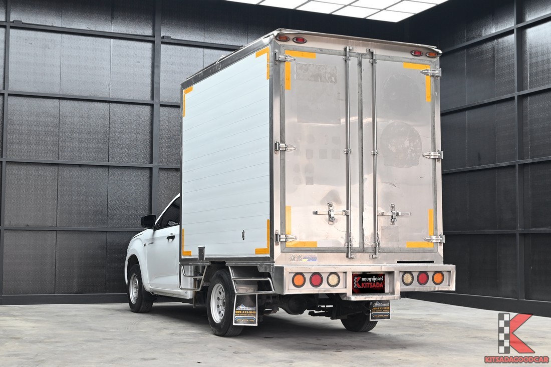 Isuzu D-MAX Spark B 2023 กระบะตู้เย็นมือสอง มุมด้านข้างหน้า