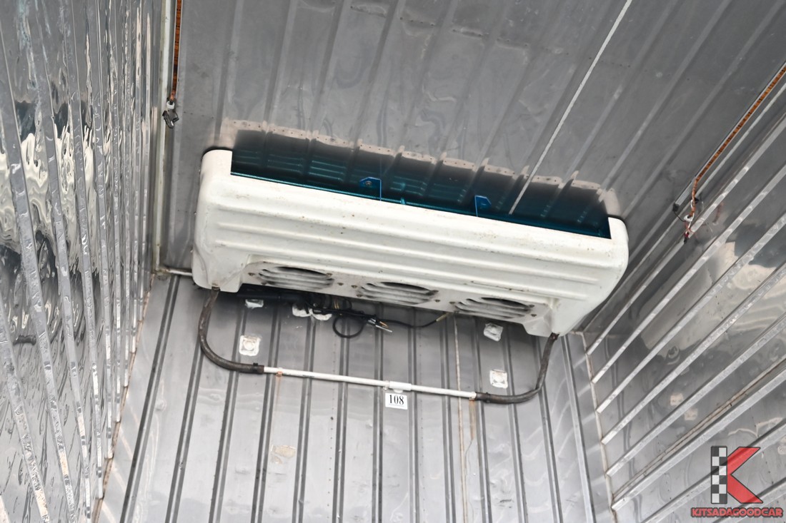 Isuzu D-MAX Spark B 2023 ภายในตู้สแตนเลส