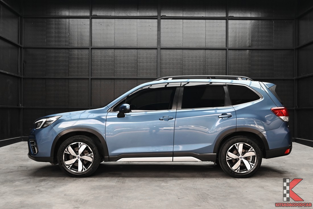 Subaru FORESTER 2.0 S EyeSight AWD ปี 2022 ด้านข้างตัวรถสีน้ำเงิน