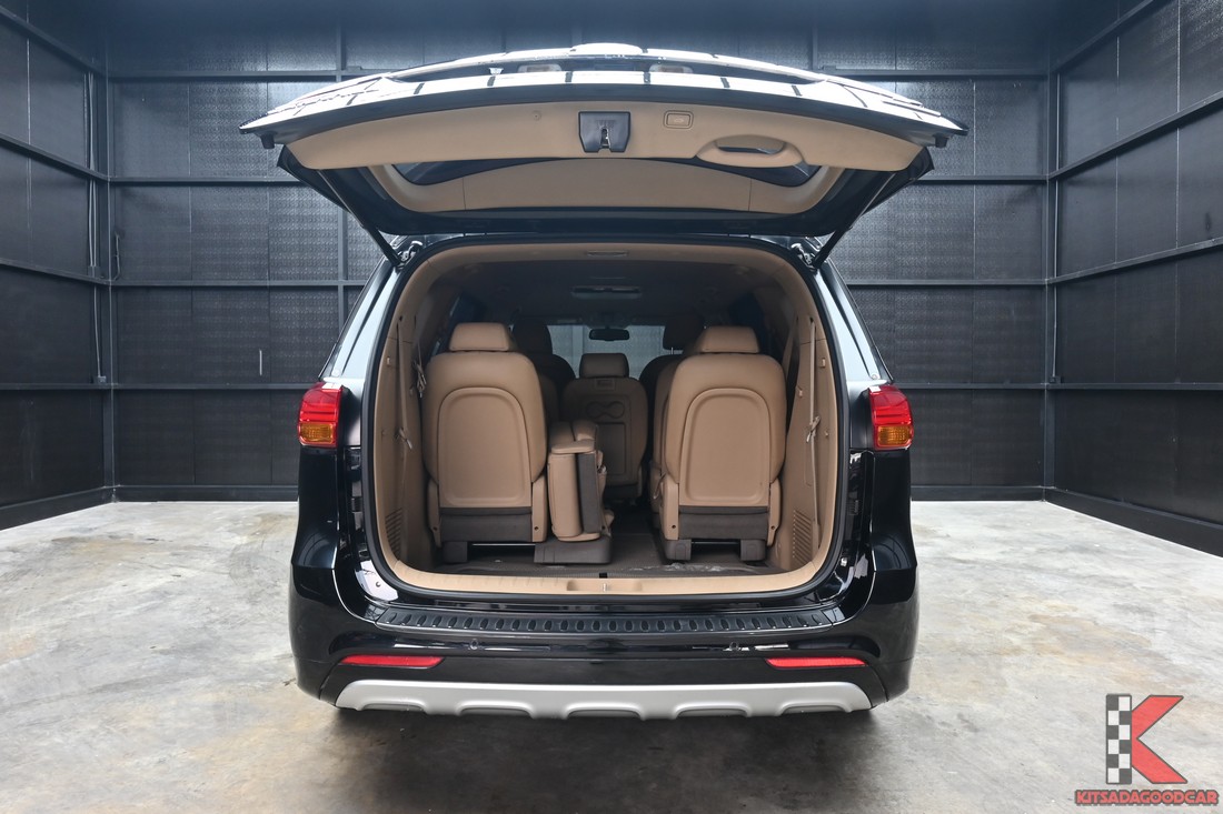 Kia Grand Carnival 2.2 EX ปี 2018 สีดำ ภาพคันจริงลำดับ 6