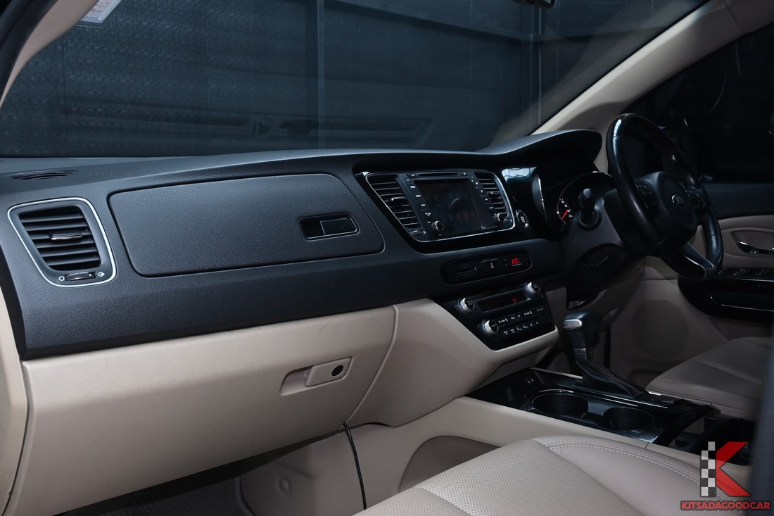 Kia Grand Carnival 2.2 EX ปี 2018 สีดำ ภาพคันจริงลำดับ 8