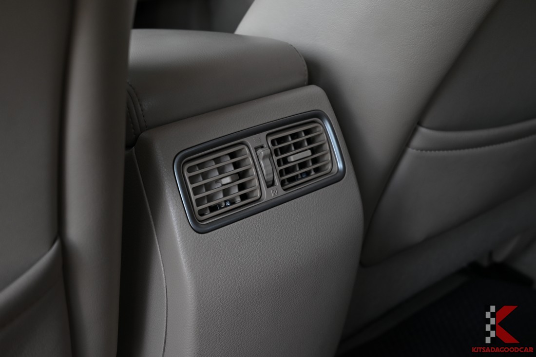 Nissan TEANA 2.5 XV ปี 2015 ช่องแอร์หลัง