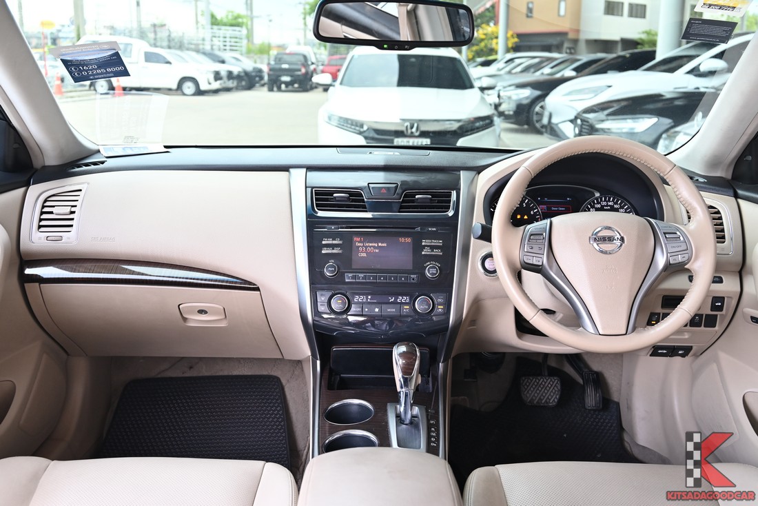 Nissan TEANA 2.5 XV ปี 2015 คอนโซลหน้า