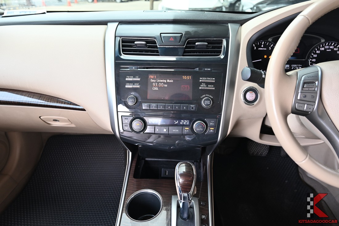 Nissan TEANA 2.5 XV ปี 2015 ชุดเครื่องเสียงและเกียร์