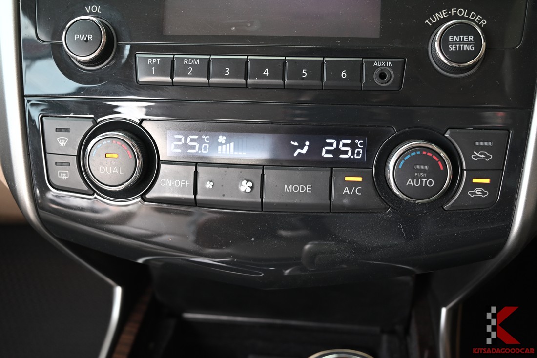 Nissan TEANA 2.5 XV ปี 2015 แผงแอร์อัตโนมัติ