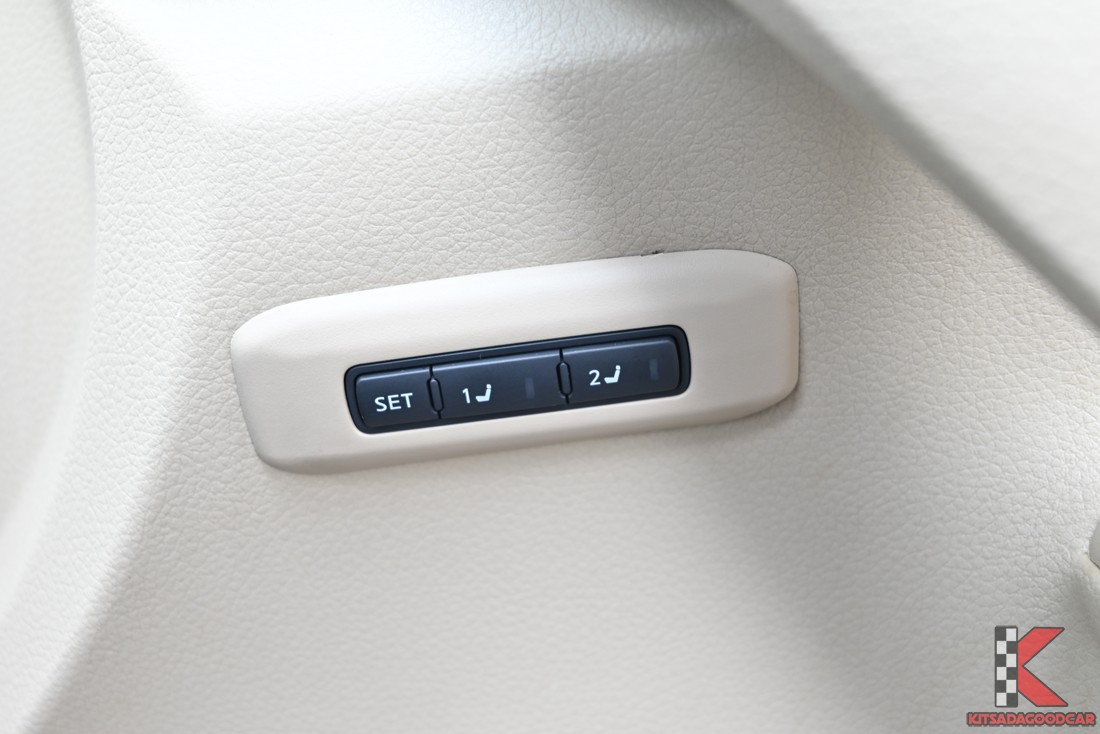 Nissan TEANA 2.5 XV ปี 2015 ปุ่มเมมโมรีเบาะ