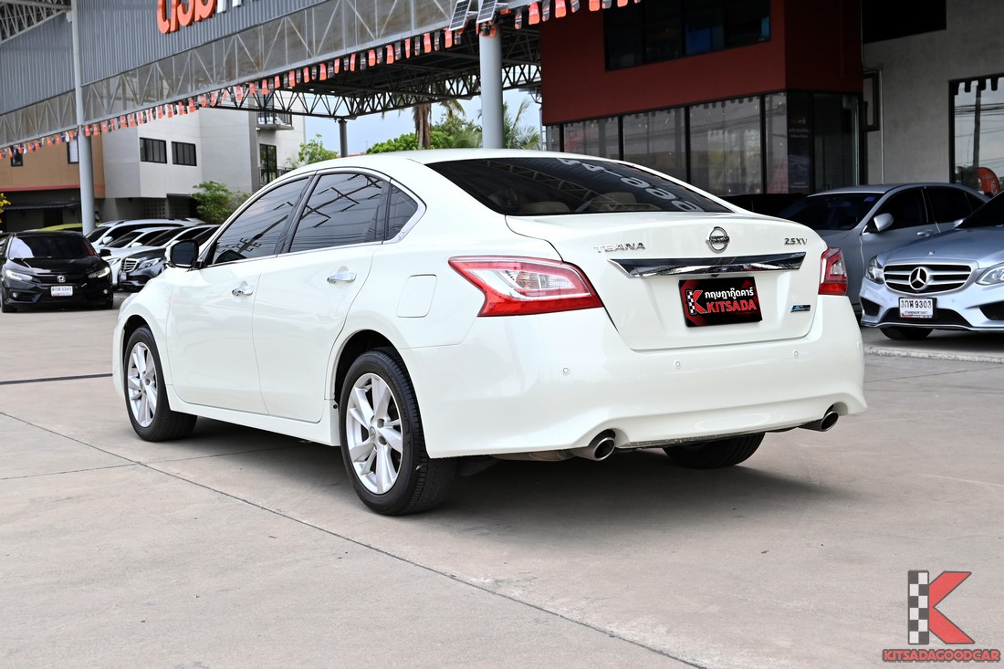 Nissan TEANA 2.5 XV ปี 2015 มุมท้ายเฉียง