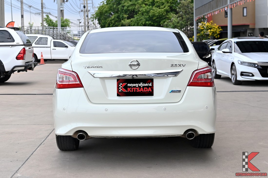 Nissan TEANA 2.5 XV ปี 2015 มุมท้ายตรง