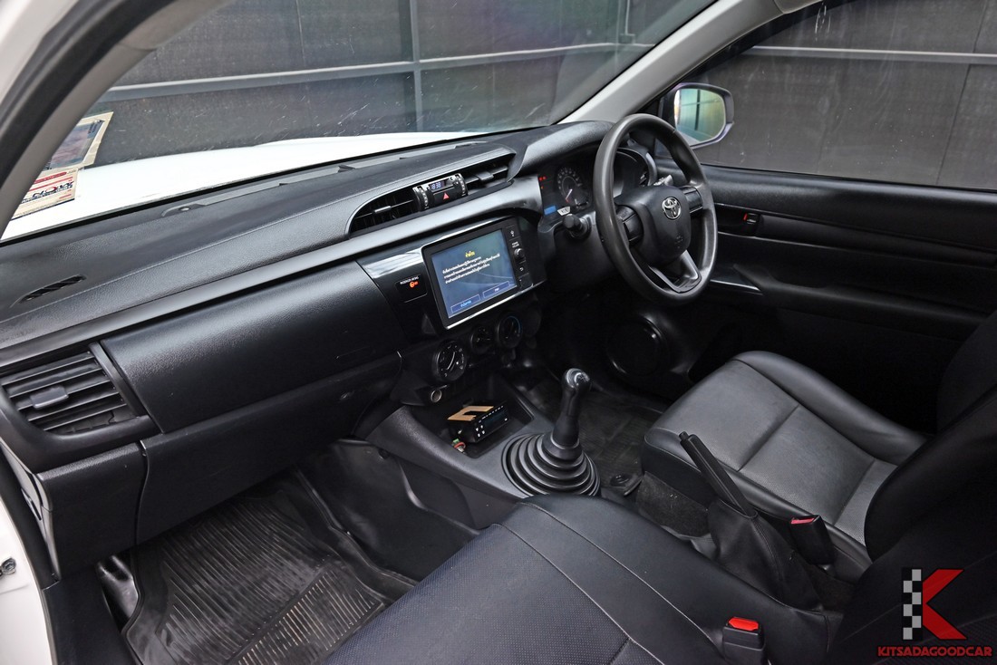 Toyota HILUX REVO ห้องโดยสารตอนหน้า
