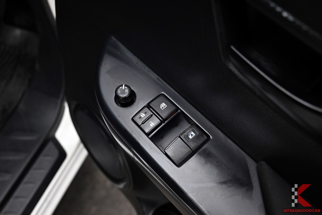 Toyota HILUX REVO กระจกไฟฟ้าและแผงประตู