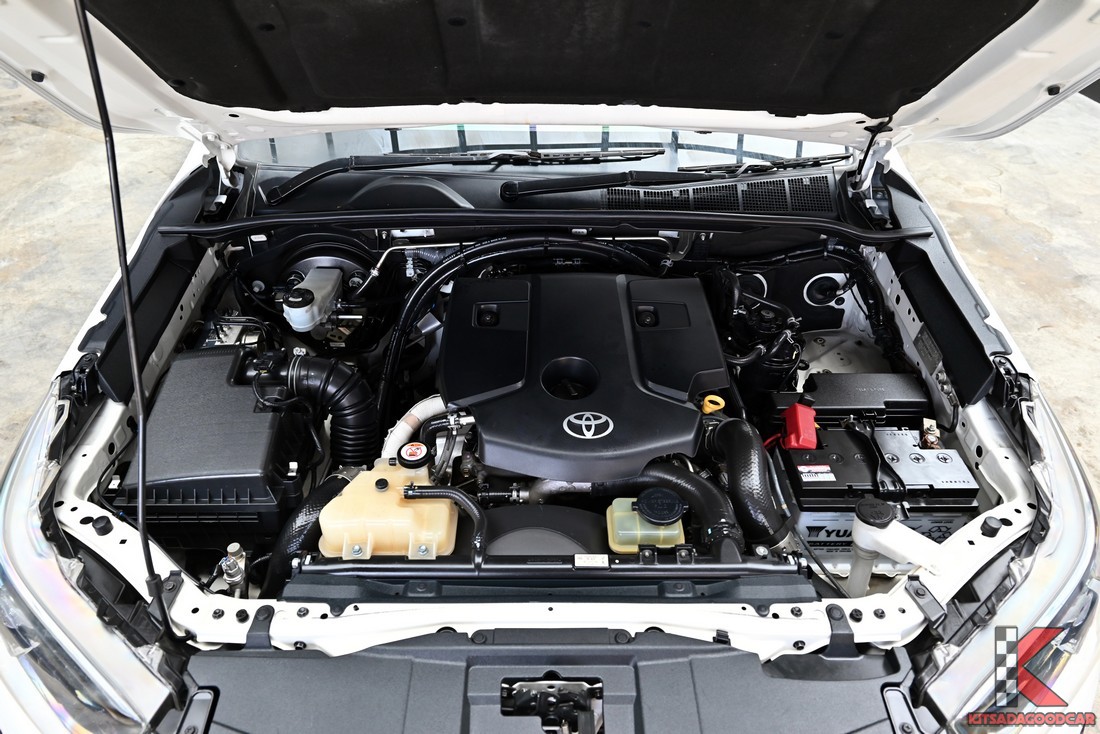 Toyota HILUX REVO 2.4 ห้องเครื่องดีเซล