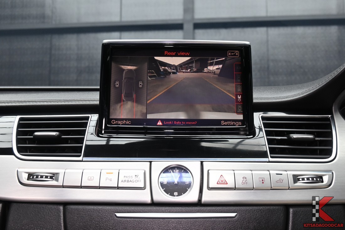 Audi A8L 2.0 Hybrid ปี 2014 คอนโซลหน้า