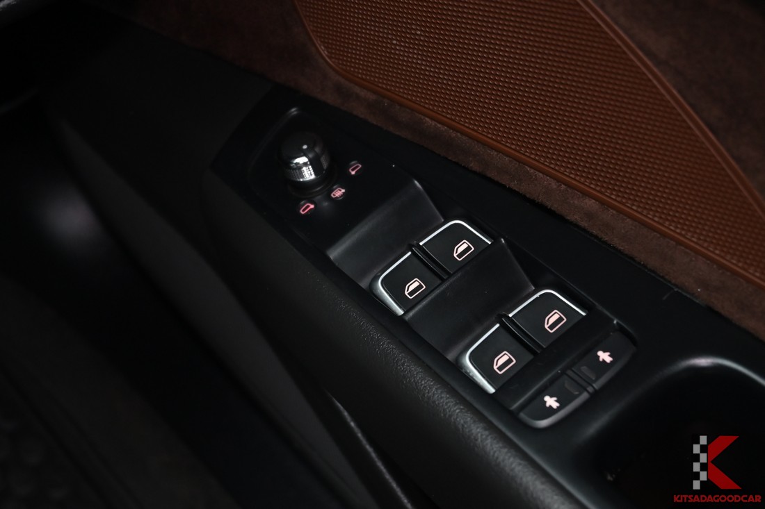 Audi A8L 2.0 Hybrid ปี 2014 หลังคาแก้วบานใหญ่