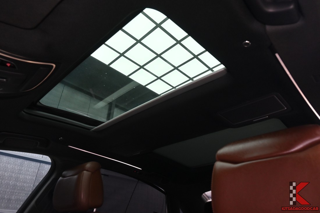 Audi A8L 2.0 Hybrid ปี 2014 เบาะหลังพื้นที่กว้าง