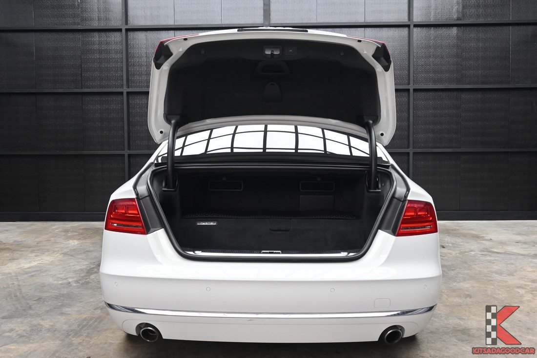 Audi A8L 2.0 Hybrid ปี 2014 ไฟหน้าและกระจังหน้า