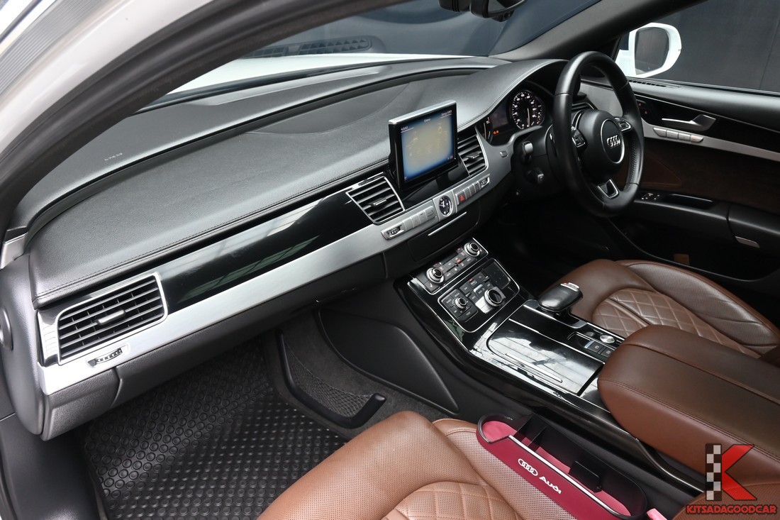 Audi A8L 2.0 Hybrid ปี 2014 ประตูดูด 4 บาน