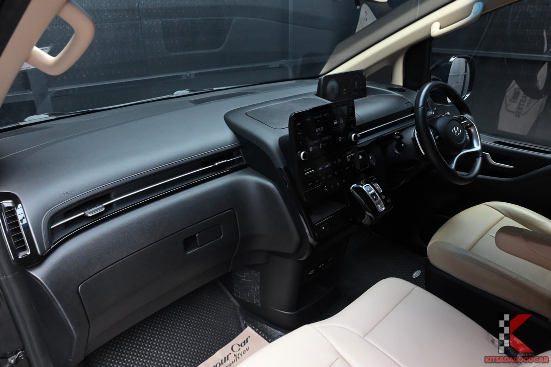 Hyundai Staria 2.2 SEL ปี 2022 มือสอง เบาะ VIP ภาพรถจริง 9