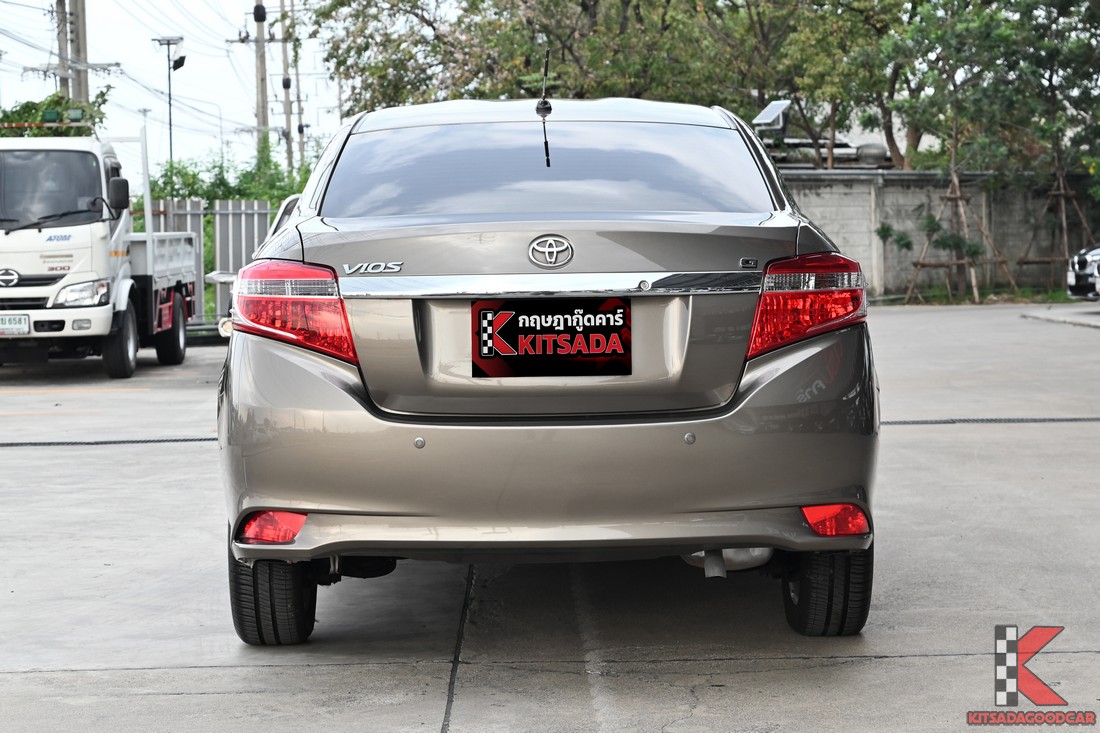 Toyota Vios 2014 ด้านท้ายตรง